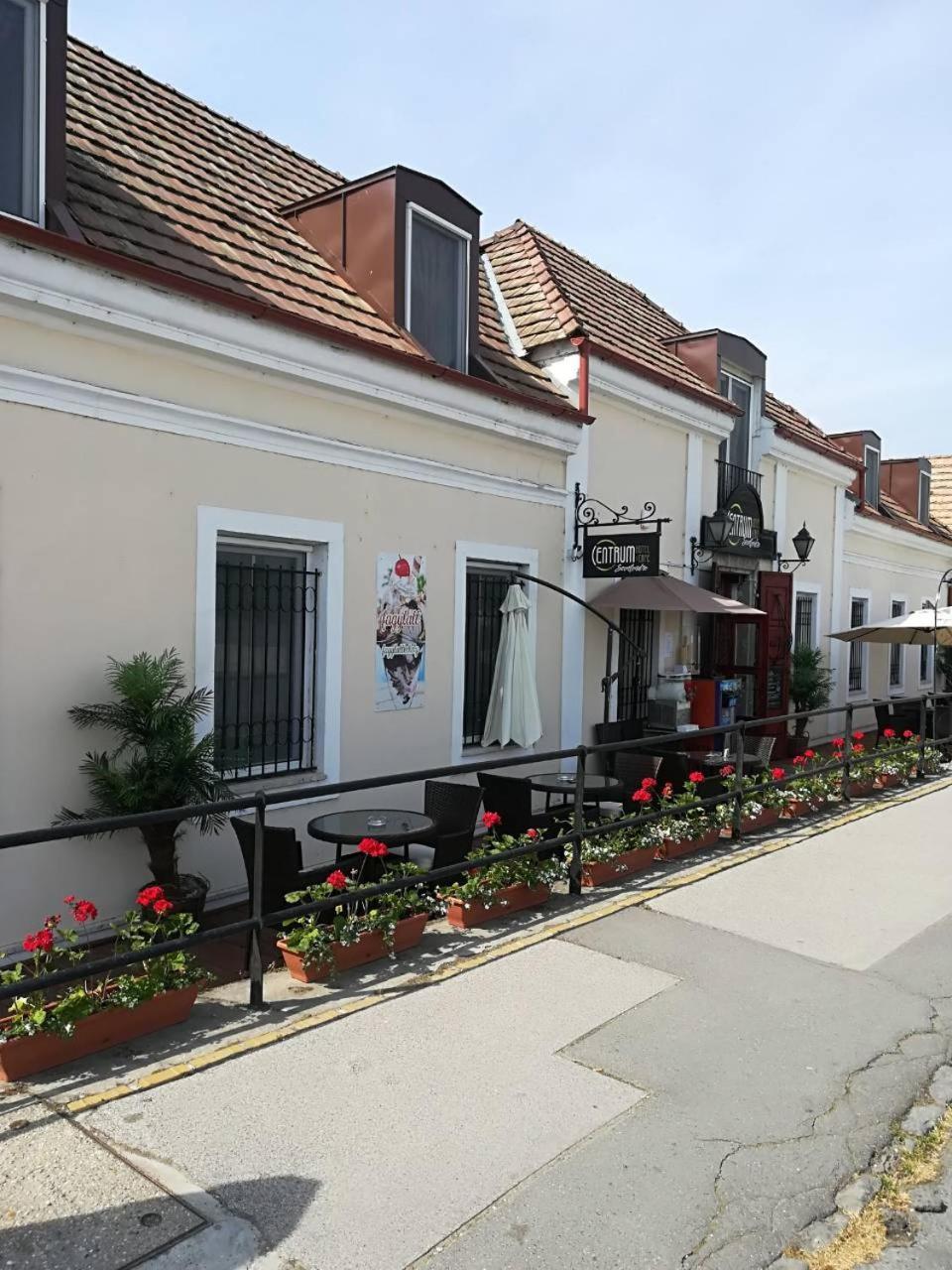 Centrum Panzio Szentendre Exterior photo
